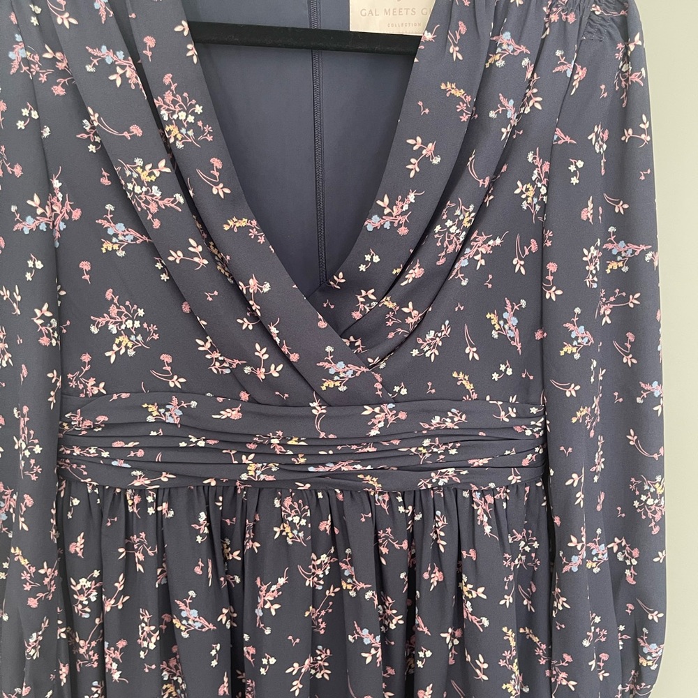 Gal Meets Glam Kelsey Crepe Dress - Navy Floral (Like New) - Picture 4 of 6